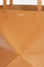 Medium Puzzle Fold tote in shiny calfskin - Image 5